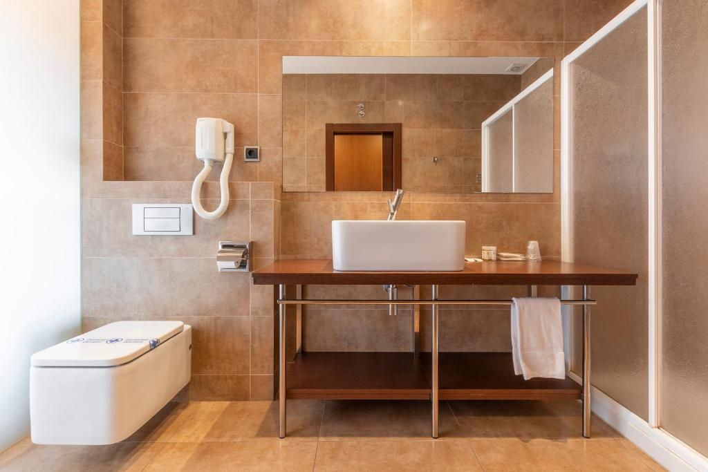 Hotel Fuente del Miro Teruel lavabo
