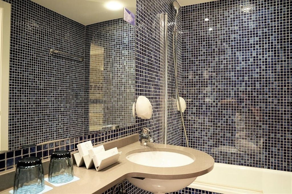 Hotel Port Feria Valencia_baño habitación matrimonio