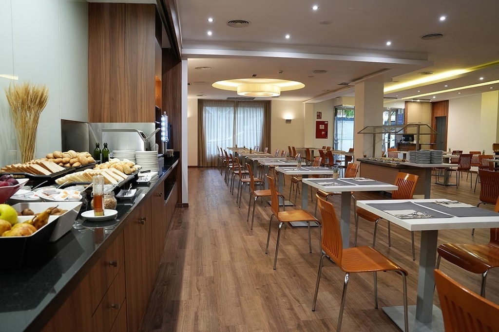 Hotel Port Feria Valencia_cafeteria buffet