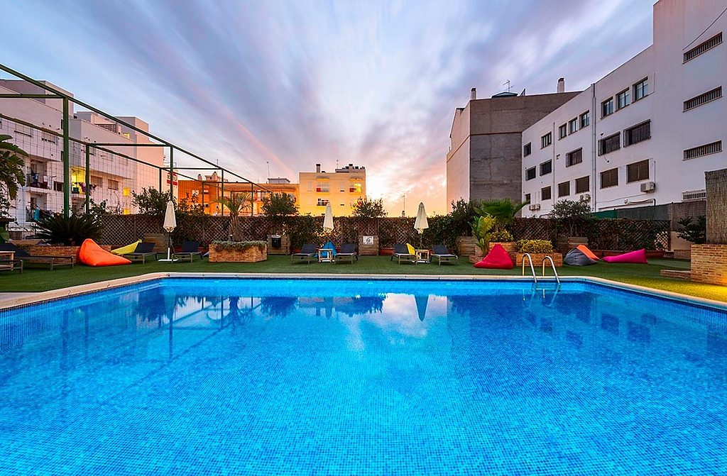Hotel Port Feria Valencia_piscina chill out