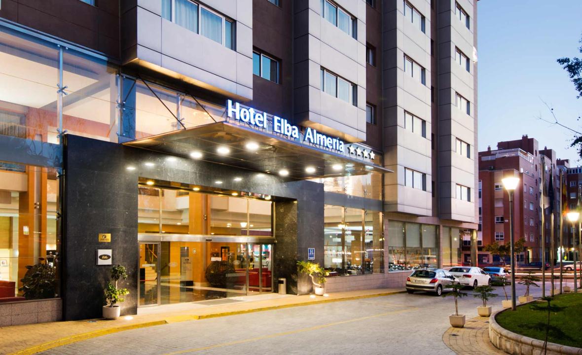 32-Hotel-night-view Hotel Elba Almería