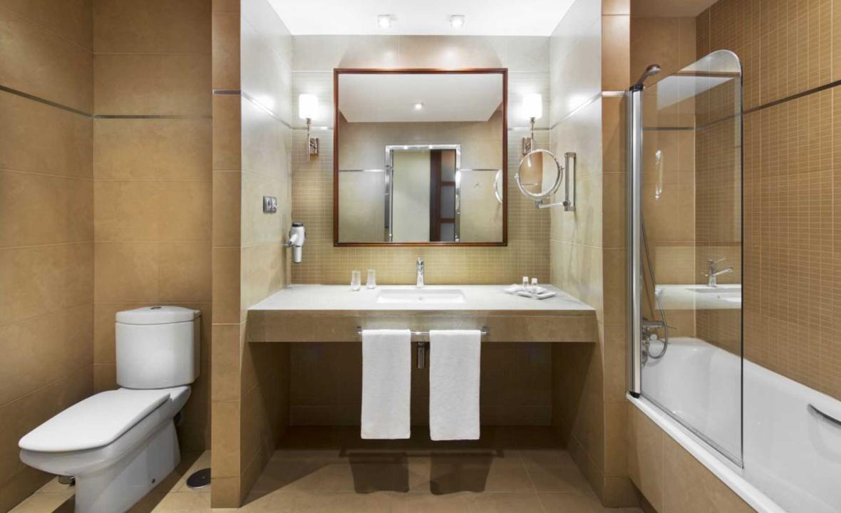 baño1 Hotel Elba Almería